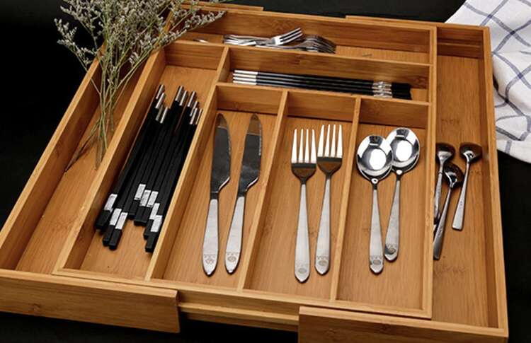 Organizator extensibil tacamuri si ustensile de bucatarie, Bambus, 6-8 compartimente, Design elegant, 50 x 45.5 x 5 cm