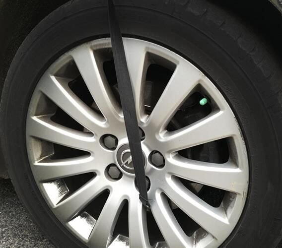 Parasolar Parbriz Anti-Inghet, Dimensiuni 130 x 113 x 167 cm, Impermeabil, Montaj Rapid Prin Carlige, Protejeaza Impotriva Zapezii si a Razelor Solare, Include Sac pentru Depozitare