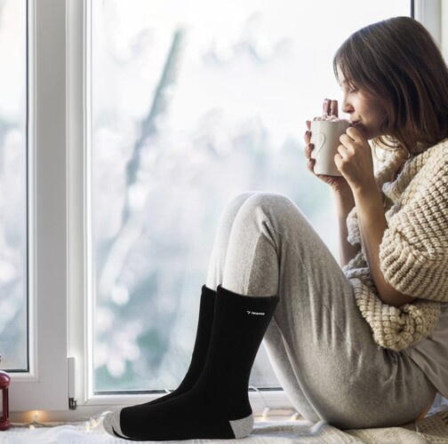 Sosete incalzite, Acumulatori Inclusi, Incarcator USB, Reglare a incalzirii in 3 trepte, 40 - 60 grade, Marime universala 36-44, Negre