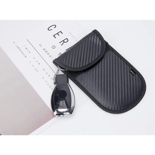 Set 2 husa protectie antifurt pentru chei si carduri, Cu carabiniera, Inchidere velcro, Neagra, Blocarea undelor radio 10 - 30 kHz, 9 x 13/ 8.5 x 13 cm